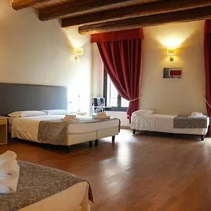 honey-rooms-ferrara.emilia-romagnahotels.net/